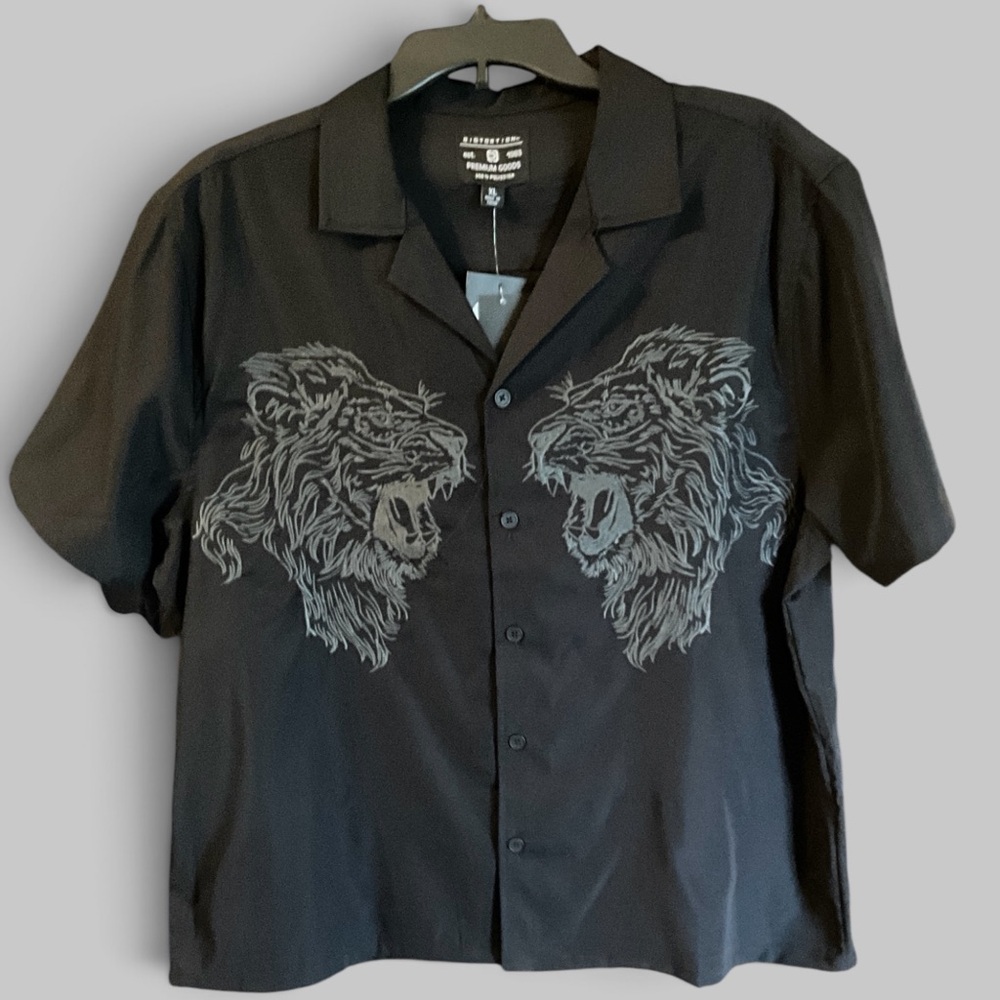 Men's Cropped Black Short Sleeve Button Down Lion Graphic Dress Shirt, NEW